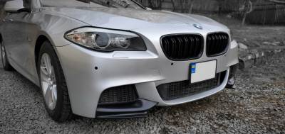 Накладки (клыки) на передний бампер BMW F10 М пакет