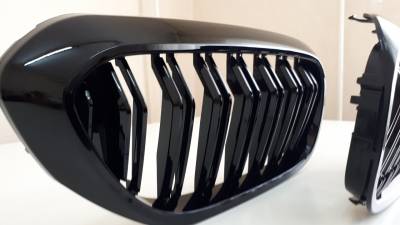 Решетка радиатора (ноздри) BMW G30 / G31 M черная глянцевая (2017-2020)