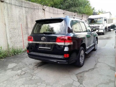 Спойлер козырек для Toyota Land Cruiser 200