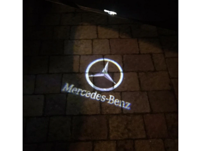 Підсвічування дверей з логотипом Mercedes Benz