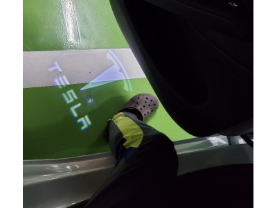 Подсветка дверей Tesla Model S / Model X / Model 3 с логотипом