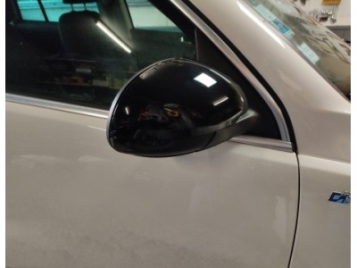 Накладки на зеркала Volkswagen Tiguan черные (2007-2015)